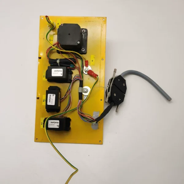 JC400-B-XY-NN-MA-ZC-S-N JC400-GENERIC, JC030-GENERIC-0003, JC030-N-STD-BLK OriginalP&G Controls UK JC400 Analyzer Control Panel, with three Analyser modules, condition as shown, actual photos taken, functions normally, yellow panel, with multiple interfaces and connecting wires. JC400-B-XY-NN-MA-ZC-S-N JC400-GENERIC joystick sold separately for 1000 yuan; JC030-GENERIC-0003, JC030-N-STD-BLK joysticks have 3, sold separately for 400 yuan each; the whole set is sold cheaply for 1500 yuan.