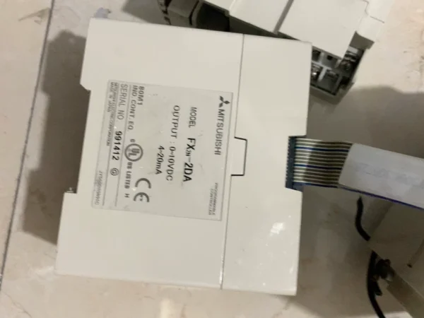 FX2N-2AD three units, FX2N-2DA three units. Quoted price, unit price. Actual product photos taken. Functions guaranteed to work well. Used disassembled items. Domestic made machines.