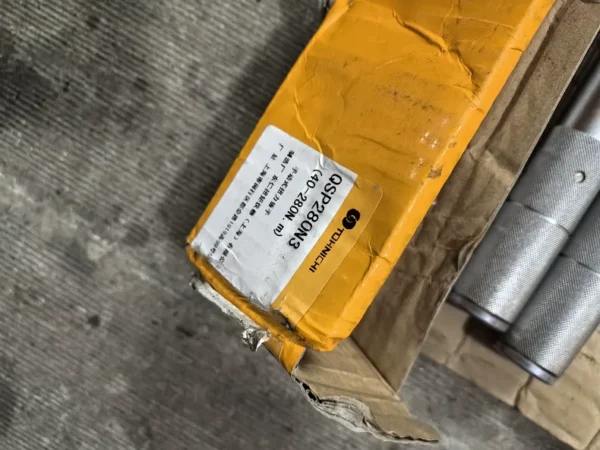 [For Sale] Almost new Tohnichi heavy-duty torque wrench, model QSP280N3, applicable range 40-280Nm. Made in Japan, quality guaranteed, suitable for professional maintenance and testing. Three-piece set, looks like new, fully functional. Due to job transfer, reluctantly selling it. Inspection is supported, no return or exchange for non-quality issues. Interested parties please contact, price is negotiable.