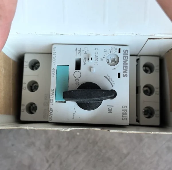3RV2011-0DA10 Siemens brand new original circuit breaker.