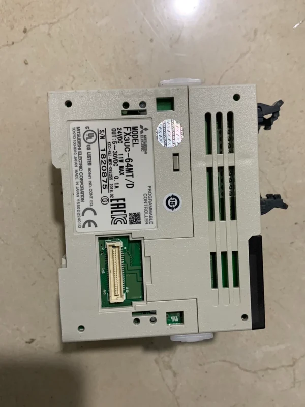FX3UC-64MT/D, three units of FX2NC-16EX-T, two units of FX2NC-16EYR-T. Marked price, price for one set. Photos taken of actual items. Functions guaranteed. Used, disassembled goods.