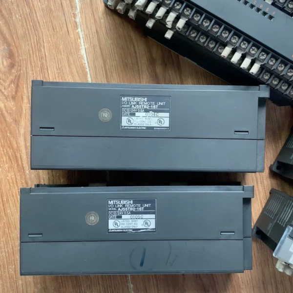 Mitsubishi terminal block AJ55TB3-16D twenty-two pieces, AJ55TB2-16T eleven pieces, real photos, function guaranteed, not including shipping, unit price, unit price