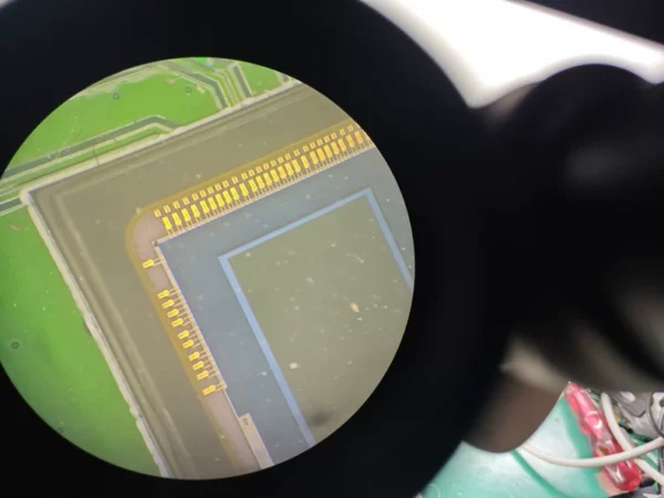 O1CN01VzAXUe1c0SNbnuXU9_4611686018427382930-0-fleamarket.jpg_790x10000Q90.jpg_.webp A trinocular synchronous microscope...