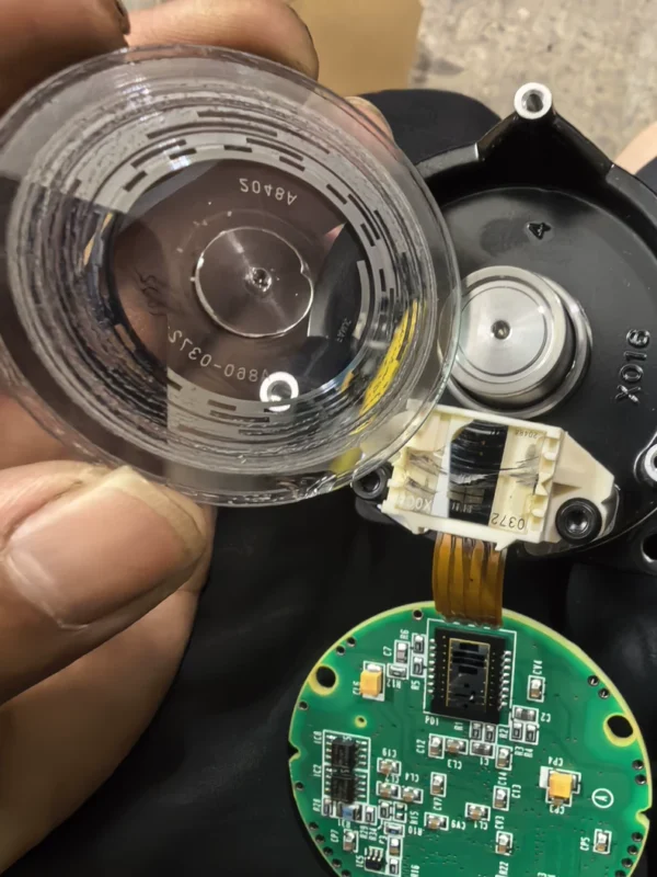 Fanuc A860-0372-T001 encoder, model αA1000S, original Japanese, disassembled product. The code disc is broken, but the main board should be fine. The screws were stripped and removed by force. Sold as parts. If interested, bosses can take it to make a fortune. No returns. If interested, click "I want" to private message.
