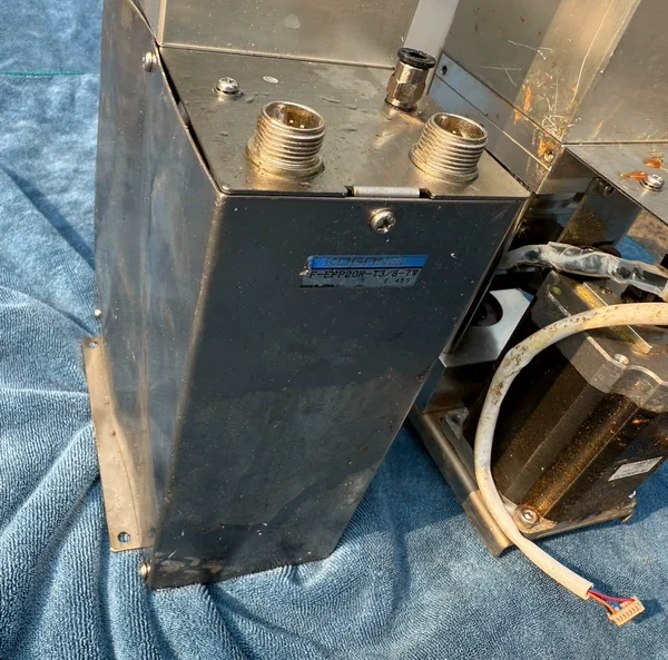 Koganei glue pump, semiconductor coating and developing accessories TEL glue pump koganel F-EPP20R-T3/8-7W glue pump, used, disassembled Koganei F-EPP20R-T3/8-7W glue pump, Koganei semiconductor glue pump, no return for used items, as shown in the picture,