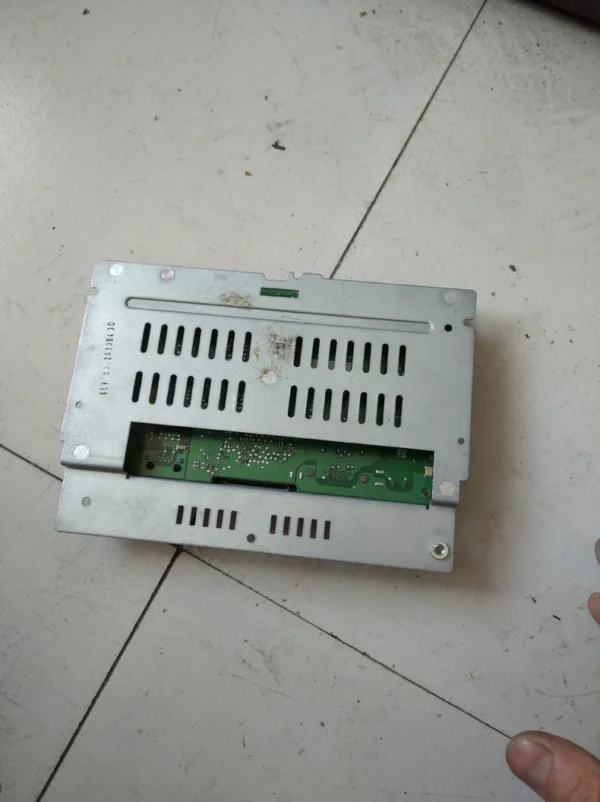 A5E03415877, Siemens screen motherboard. I don't understand technology, am not professional, and don't guarantee its condition. The appearance is just like the pictures. Those with strong technical skills can buy it to tinker with; it's good for disassembling parts, etc. No returns or exchanges. To avoid disputes, please consult clearly before purchasing.