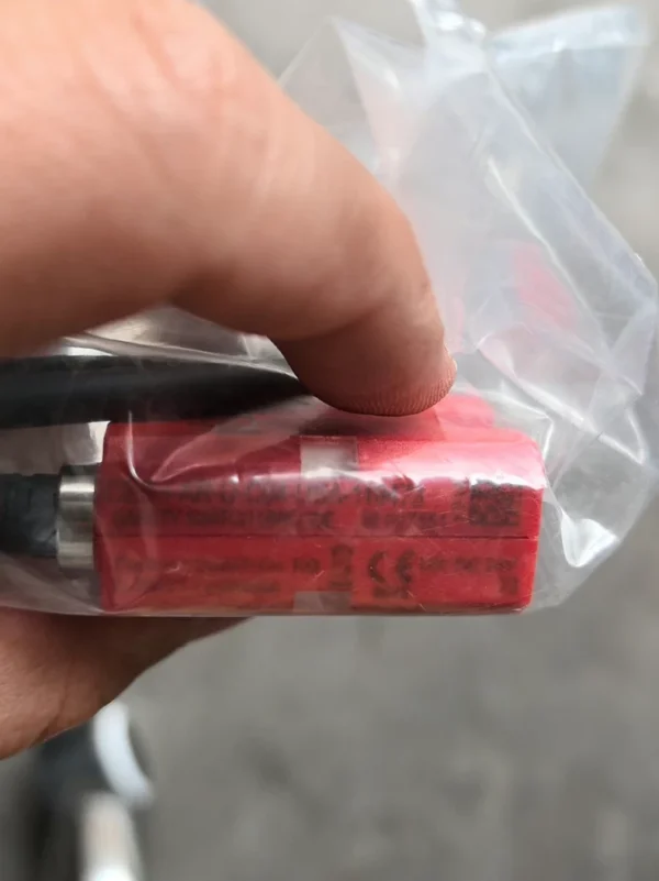 O1CN01a1SbKA1cNM5a3hsJh_53-fleamarket.heic_790x10000Q90.jpg_.webp Euchner sensor 119473 brand new original authentic in stock Euchner sensor CES-I-AR-C04-USA-119473 quantity is 2, unit price 628 yuan, one left