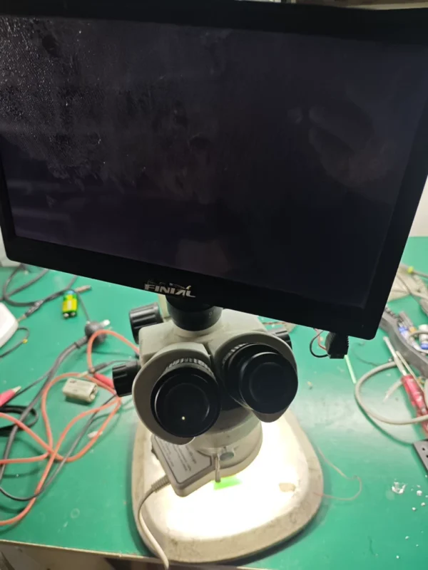 O1CN01aEl4Jd1c0SNWIHo5g_4611686018427382930-0-fleamarket.jpg_790x10000Q90.jpg_.webp A trinocular synchronous microscope...