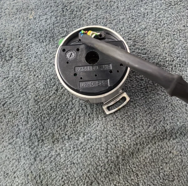 HEIDENHAIN encoder ECN 1113 512, original German disassembled, model 5PS15-R8 M1, working voltage 3.6V-14V. The appearance is new, the interface is complete, with cable. Fully functional, can be directly used on the machine. Limited quantity, price negotiable. Local self-pickup, remote areas can be shipped. Interested friends are welcome to private message for consultation. Please check the pictures carefully before purchasing, no return or exchange for non-functional issues.