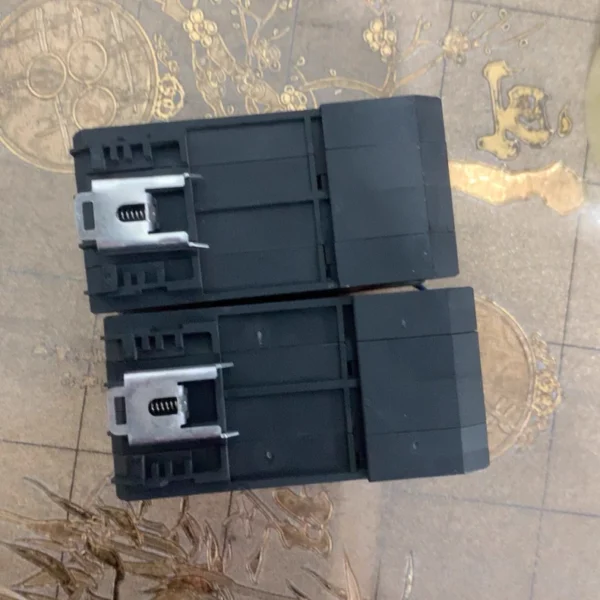 Schneider safety relay XPSAV11113PXPSAV11113, photo taken of the actual item, fully functional, unit price for used