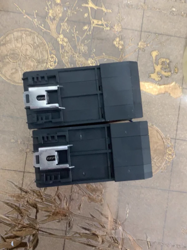 Schneider safety relay XPSAV11113PXPSAV11113, photo taken of the actual item, fully functional, unit price for used