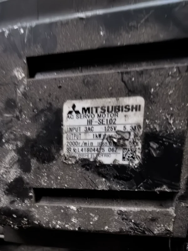 Original Mitsubishi encoder, model AD290L60, from BAUART GERMUFT, German quality guaranteed. The device is in good condition with slight usage marks on the surface, but fully functional. Handle with care to avoid sharp impacts, especially on the detector or shaft end. Accompanied by TUV Rheinland certification, ensuring quality. Selling due to equipment upgrade. Interested friends are welcome to contact, support payment after inspection. No returns or exchanges after sale, please ensure understanding before purchasing!