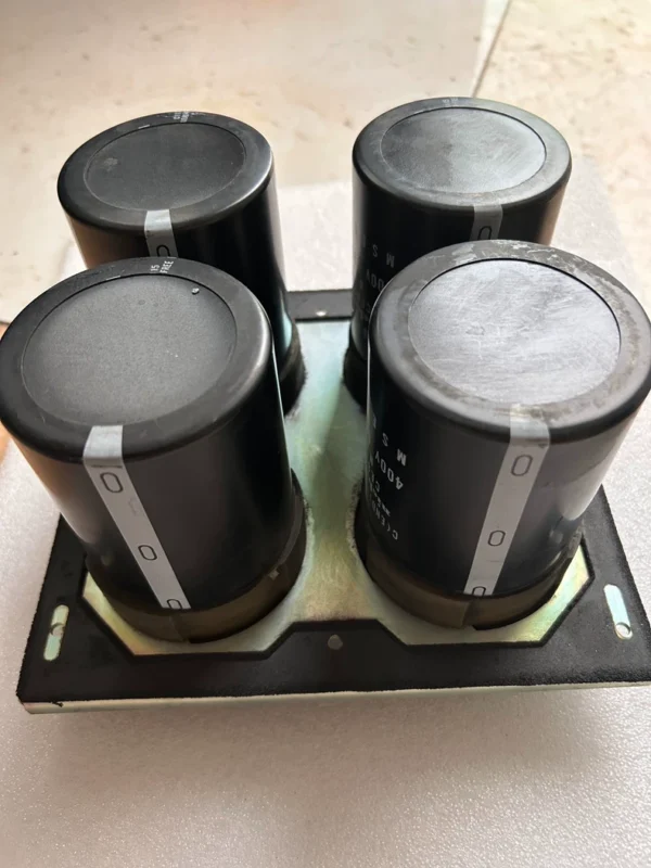 Schneider inverter ATV71 series 90KW disassembled capacitor 400V 6800UF disassembled Schneider inverter ATV71HD90N4, real object photographed, function guaranteed, good condition