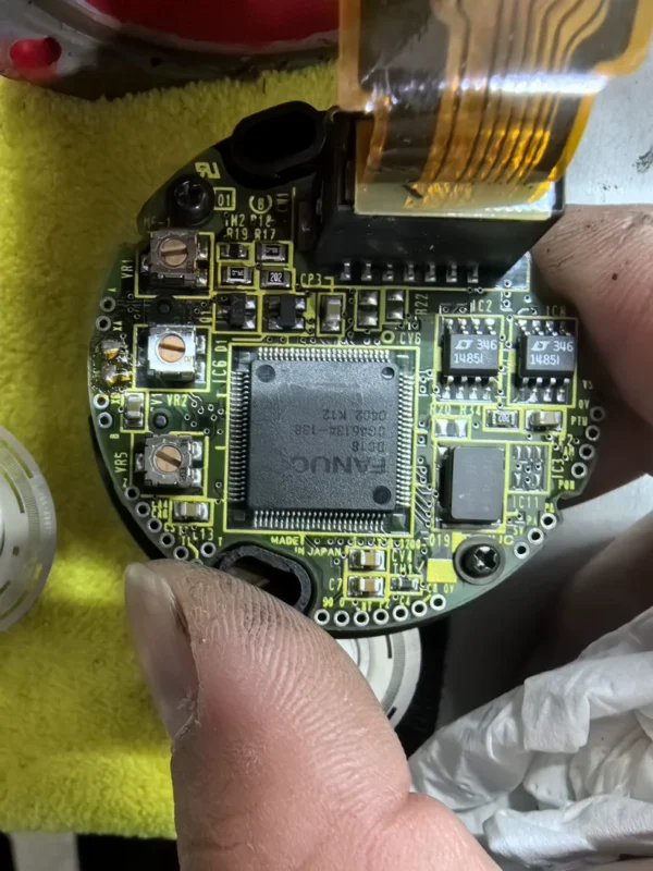 FANUC encoder, A860-0347-T001, with minor usage marks. Made in Japan, fully functional. Original disassembled, 2 encoders. There is usage wear but the performance is excellent, suitable for friends who need high precision. Second-hand item, no returns or exchanges after sale~ Interested friends can contact me for details!