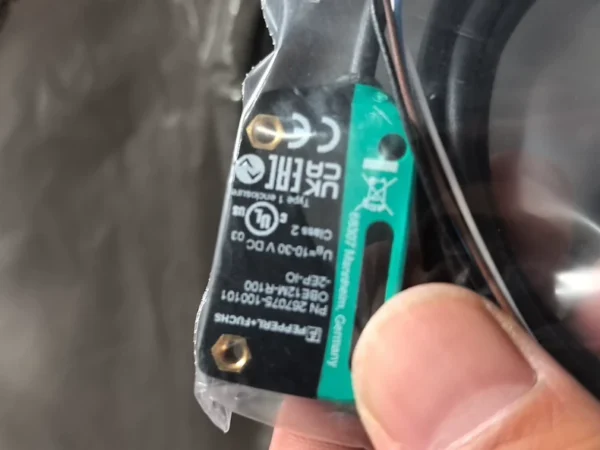 Brand new original authentic through-beam photoelectric倍加福OBE12M-R100-S2EP-IO, which includes a pair of OBE12M-R100-S-IO and OBE12M-R100-2EP-IO for 420 yuan.