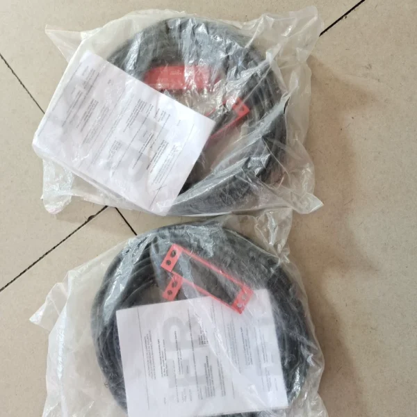 New Schneider Safety Switch Sensor XCSDMP70010, 2 pieces, 10m, actual product photos, in stock, negotiable price. If interested, click "I want" to chat with me privately~