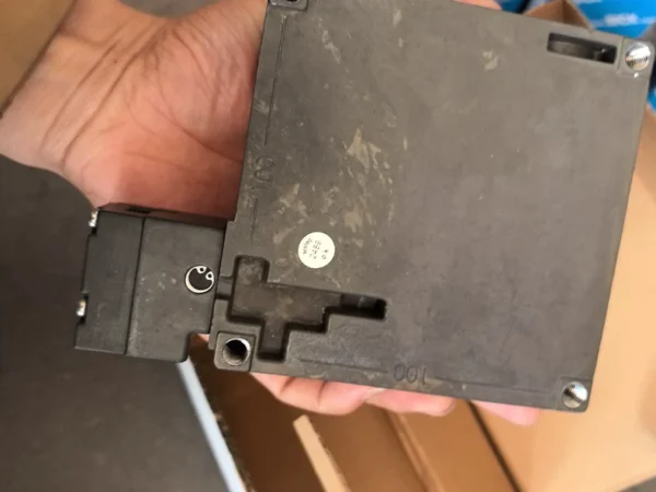 089465 TZ1RE024MVFG-RC1925 Brand new German Euchner original imported in stock, quantity: 1, unit price: 1850 yuan