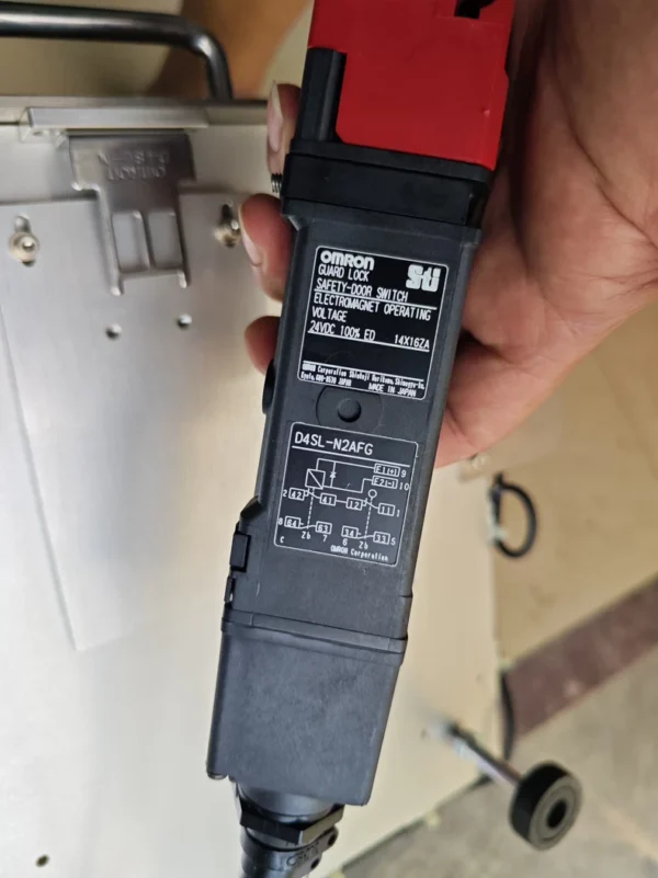 Omron D4SL-N2NFA-D safety door inte...