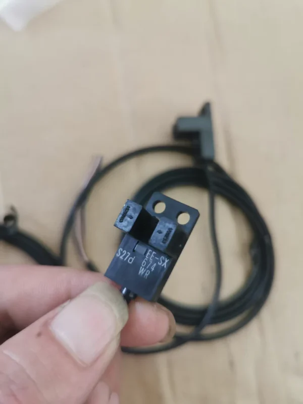 Omron EE-SX674WR slot-type inductiv...