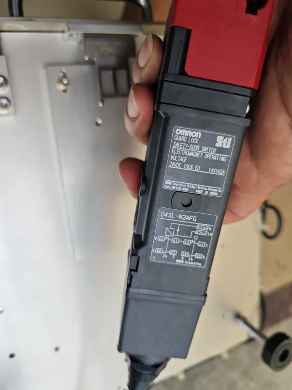 Omron D4SL-N2NFA-D safety door inte...