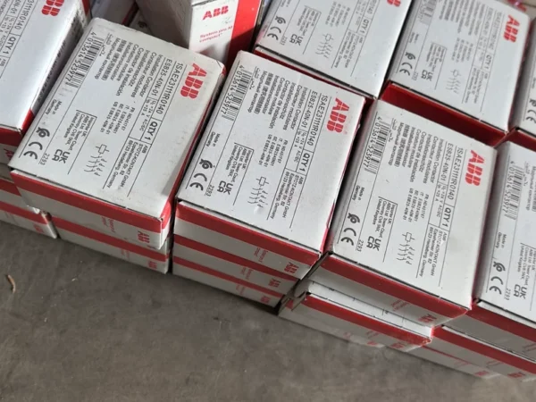 ABB Contactor ESB25-40N-01, Germany brand new original imported unopened, limited quantity, unit price 100 yuan. Negotiable for bulk purchase, nice packaging. If interested, click "I want" to chat with me privately.