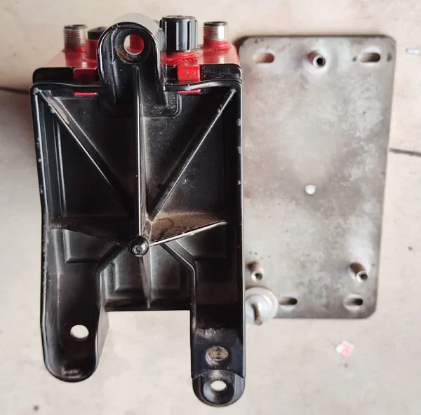 AMS 200/200-11Leuze optical data transmitter does not power on. The accessories are sold cheaply with no external damage. Sold as is, no returns or exchanges, priced for sale.