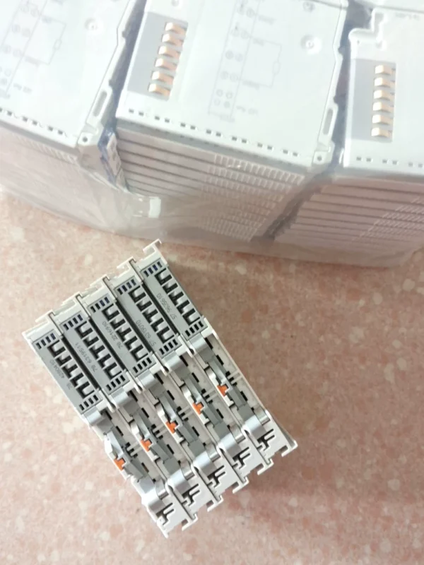 BECKHOFF original disassembled genuine product, beautiful appearance, good function, KL4001, in stock promotion, price negotiation, discount for bulk purchase.