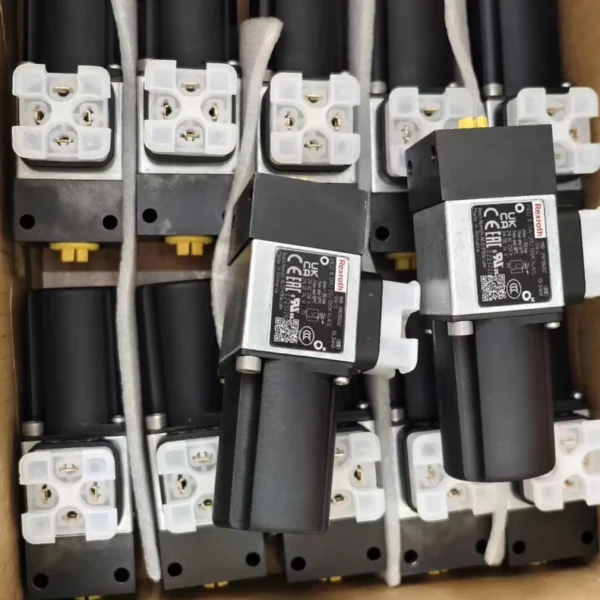 R901106262 HED8OA-2X/100K14AS is a pressure relay model produced by Rexroth (Germany), mainly used for pressure control and protection functions in industrial hydraulic systems. Brand new original genuine product with high cost performance. Feel free to contact me