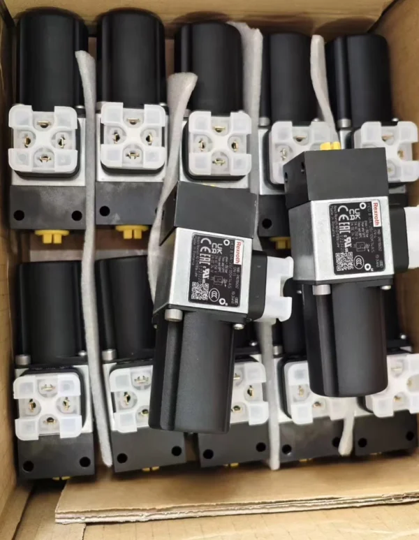R901106262 HED8OA-2X/100K14AS is a pressure relay model produced by Rexroth (Germany), mainly used for pressure control and protection functions in industrial hydraulic systems. Brand new original genuine product with high cost performance. Feel free to contact me
