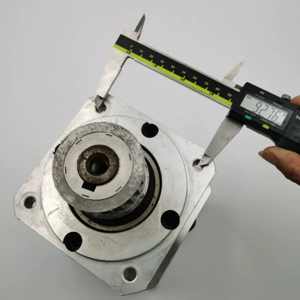 120PLF8K original disassembled Taiwan YD planetary reducer, fully functional, input shaft 22mm, output shaft 25mm, spigot 110mm, diagonal 150mm, actual product shooting