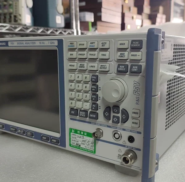 Selling a low-price Rohde & Schwarz FSV7 spectrum analyzer with a frequency range of 10 Hz to 7 GHz. It functions perfectly with slight signs of use. The machine's appearance is well-maintained with no obvious wear, suitable for laboratory use. The device can be seen in the pictures; interested parties please contact me. On-site inspection is supported, price is negotiable, local self-pickup or