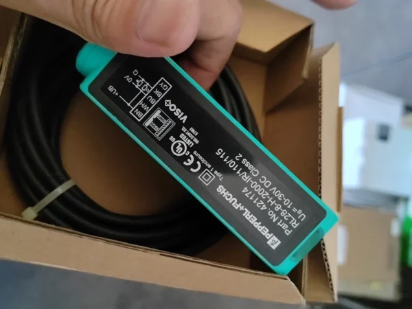 O1CN01mDV0Wy1cNM3e42GCL_53-fleamarket.heic_790x10000Q90.jpg_.webp RL28-8-H-2000-IR/110/115-Diffuse Reflective Photoelectric Sensor-P+F Quantity: 1 Unit Price: 880 Yuan