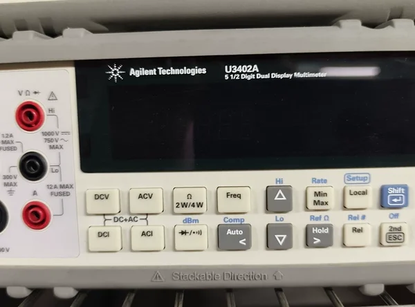 Agilent U3402A 5.5-digit digital multimeter, actual product photos, fully functional. Dual-display design, supports multiple measurement functions such as DCV, ACV, Ω, Freq, etc. Suitable for electronic measurement, applicable to educational and industrial purposes. The device is in good condition with no disassembly or repair history. Interested friends, please click "I want" to chat privately, and I will reply when I see the message. Unused item, sold with price negotiation, please confirm before purchasing.