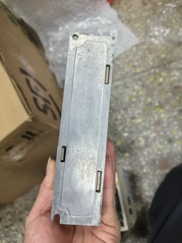 O1CN01oAF1gR2ML2VKf8yk0_4611686018427380994-0-fleamarket.jpg_790x10000Q90.jpg_.webp Yaskawa Servo Drive SGDV-R90A01A 3PH 230V 100W Used Part, Condition as Shown, Actual Product Photos, Self-pickup Supported