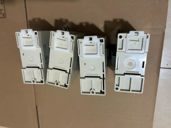 O1CN01pTvT6o2DnaeIB5hxj_4611686018427382974-0-fleamarket.jpg_790x10000Q90.jpg_.webp One unit of FX2N-16EX-ES/UL, two units of FX2N-16EX, one unit of FX2N-8EYT. Actual product photos taken. Functions are guaranteed. Used (second-hand disassembled goods). 50 each when purchased as a package.