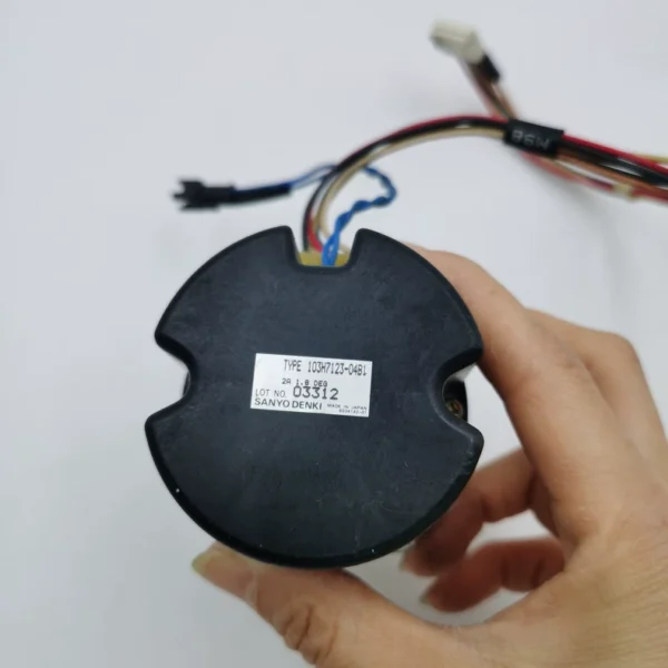 103H7123-04B1 SANYO motor with SHINKO brake BBS-40-001 DC24V4W, in beautiful condition, fully functional. 103H7123-04B1 single motor is 230 yuan; single brake BBS-40-001 unit price is 850 yuan.