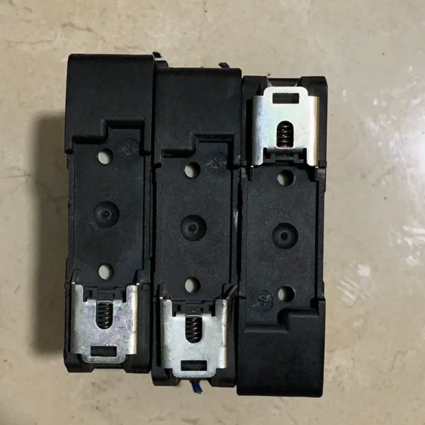 Safety relay ESR5-NO-41-24VAC-DC marked price, unit price, actual picture taken, function guaranteed, used disassembled goods, two remaining units