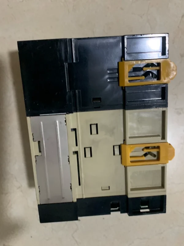 CJ1W-PA202 CJ1G-CPU44H price, one set price, actual image taken, fully functional, used disassembled goods