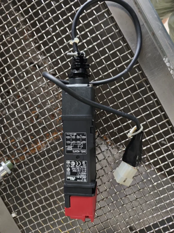 Omron D4SL-N2NFA-D safety door inte...