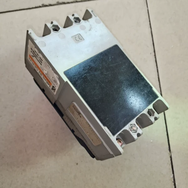 Second-hand Schneider residual current device TH03326 for sale, price negotiable. If interested, click "I want" to chat with me privately.