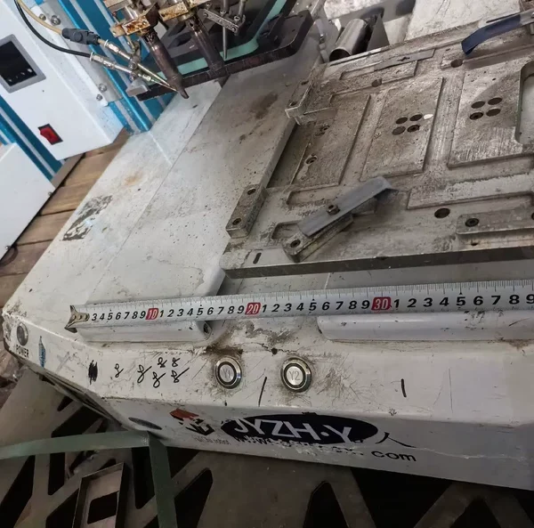 JYZH-Y Lean Intelligent Soldering Robot, double-head and double-station, condition as shown in the picture, real object photographed. Equipped with a touch screen control system, suitable for PCB board soldering, fully functional. Friends who are interested, come and chat~