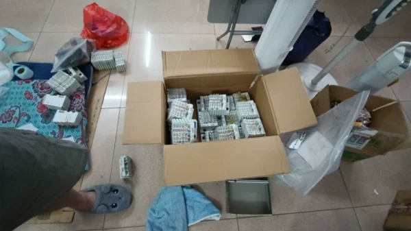 BECKHOFF original genuine BK9000, actual photos taken, fully functional, nice condition, in stock for promotion, price negotiable. If interested, click "I want" to chat with me privately.