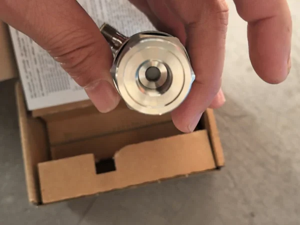 German IFM pressure sensor PN3001, brand new original imported, for sale with negotiable price. If interested, click "I want" to chat with me privately.