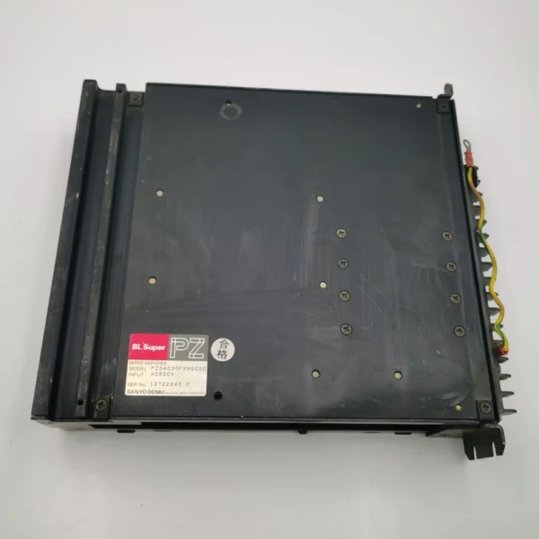 Original disassembled SANYO DENKI servo driver PZ0A030FXXGCOOC, model PZ0A030F. Fully functional, photos taken of the actual item, condition as shown in the picture, with a damage on the front. Model: PZ0A030FXXGC00C, input voltage AC200V PM30RMC060. One unit in stock, unit price 1500 yuan.