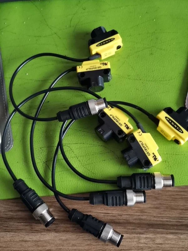 Brand new genuine original BANNER QS18VP6LP re-wired with plug, actual photos taken, quantity 12 pieces, unit price 60 yuan