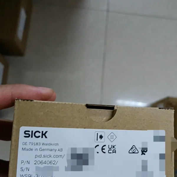 SICK photoelectric sensor DE-79183 Waldkirch, Germany original, model 2064062, brand new genuine product, in stock 2, need to contact!