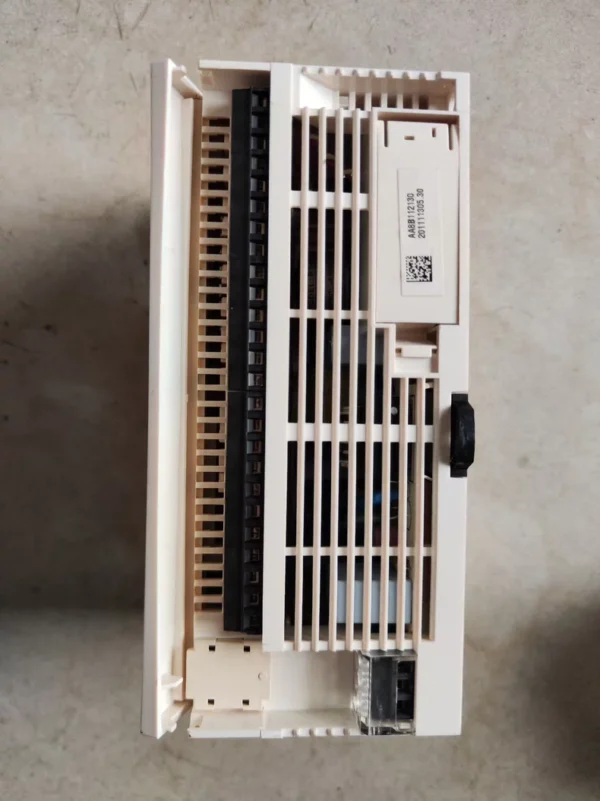 Original disassembled Schneider PLC programmable TWDLCAA40DRF, total 25 PLC modules; TWDPT0220DT, total 50 pieces. Negotiable price, more discounts for bulk purchase.