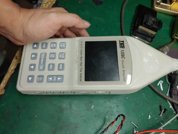 Taiwan TES-1358 1/1 and 1/3 Octave ...