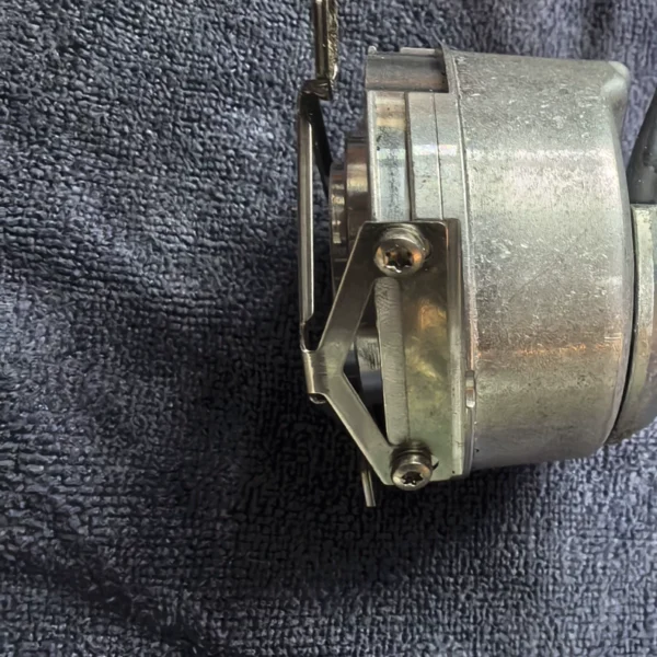 Heidenhain encoder EQN 1325 512 62S12-78, ID 586 654-16, original German imported used item, with signs of use on the appearance, functions normally, real photo taking, suitable for various industrial equipment, price negotiable, local self-pickup, free shipping for remote areas, friends in need are welcome to private message for detailed parameters, 1 left