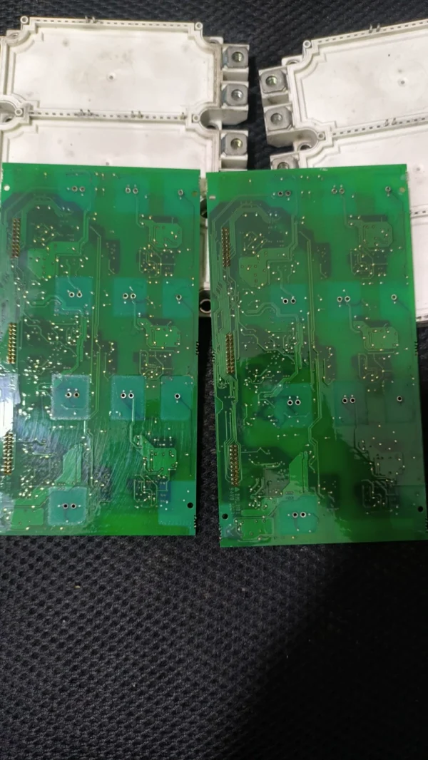 FS300R12KE3, AGDR-76C, used(second-hand items), two sets available, never repaired, a bit dirty when disassembled. The boards and modules were disassembled and cleaned. The modules have been tested and are guaranteed to work; the boards' condition is unknown. The boards should also be good, but there are no conditions to test them. Modules are 500 per set, guaranteed to work; boards are 200 each, no quality guarantee. Welcome to purchase both sets together. If interested, feel free to contact!